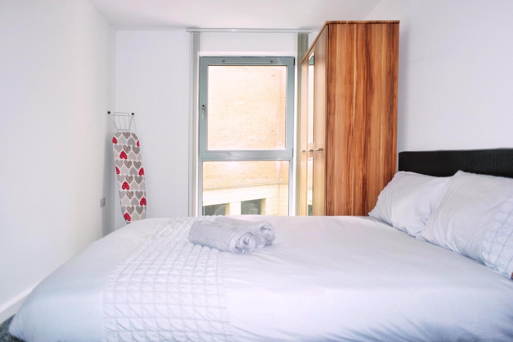 2 Bed Ensuite With Balcony And Free Onsite Secure Parking Manchester Esterno foto
