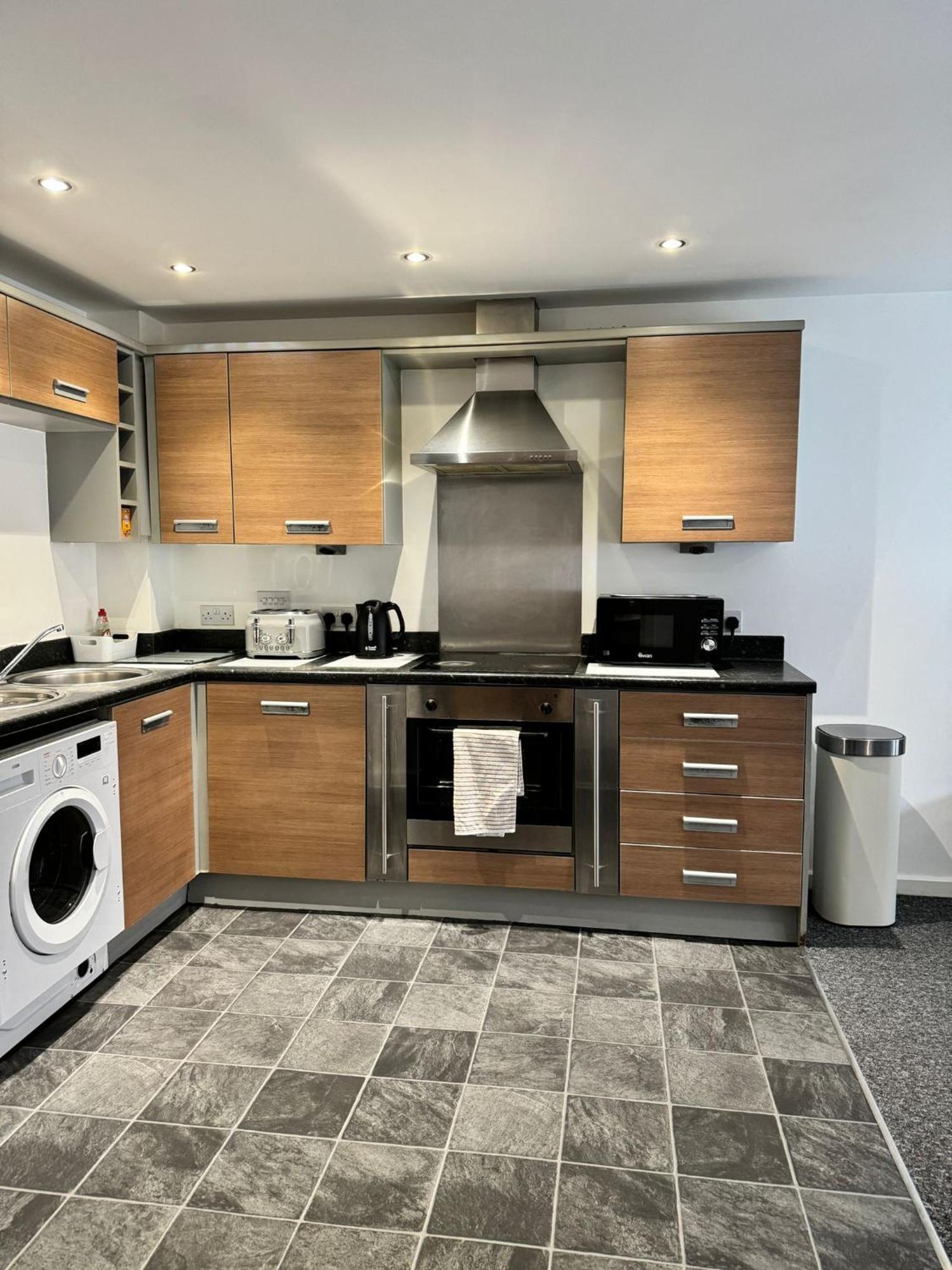 2 Bed Ensuite With Balcony And Free Onsite Secure Parking Manchester Esterno foto
